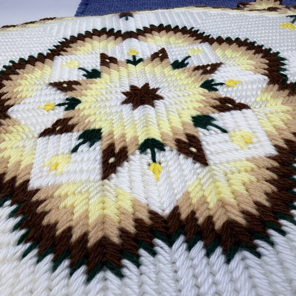 VTG Placemats Quilted Star Needlepoint Set of 4 Retro 70s Kitchen Table TULIPS - Picture 8 of 9